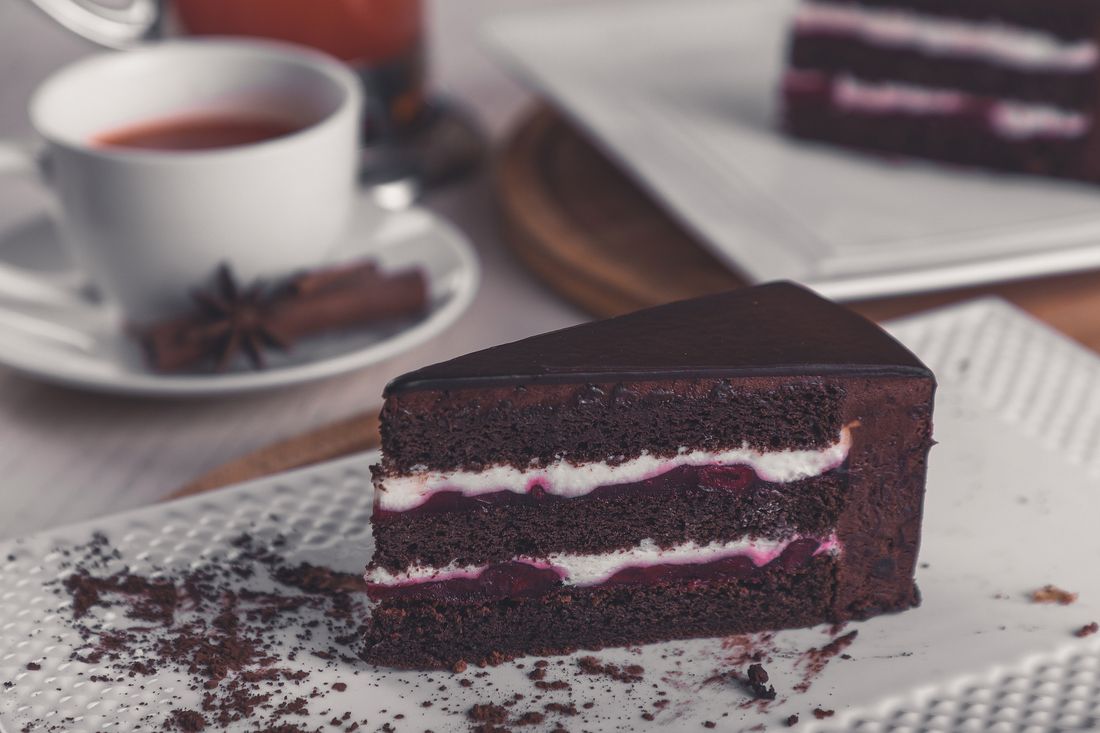 Le gâteau du jour, coupé à la main